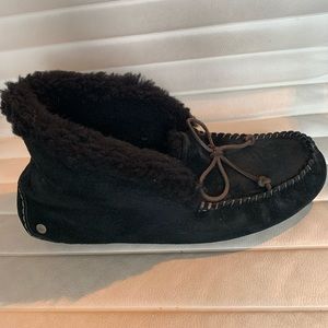 UGG Women’s Alena Faux Fur Cuff Slippers - Black